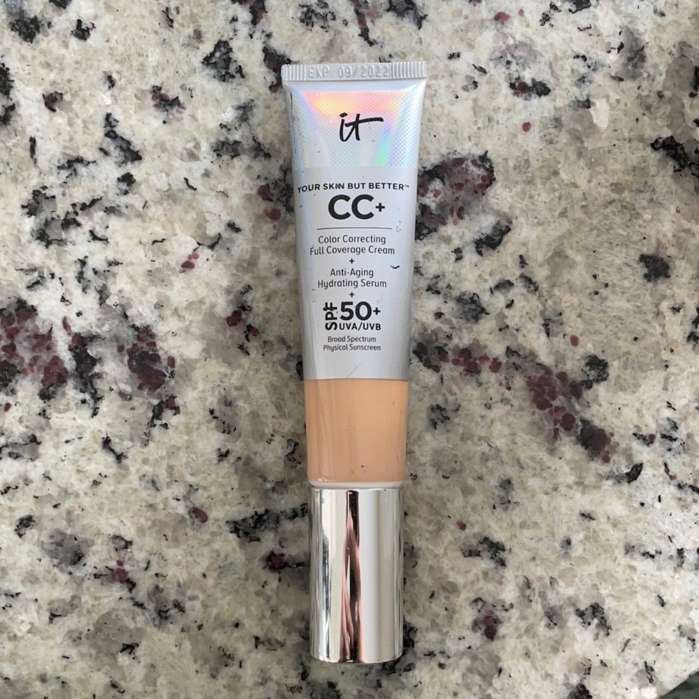 Light medium it cosmetics CC foundation